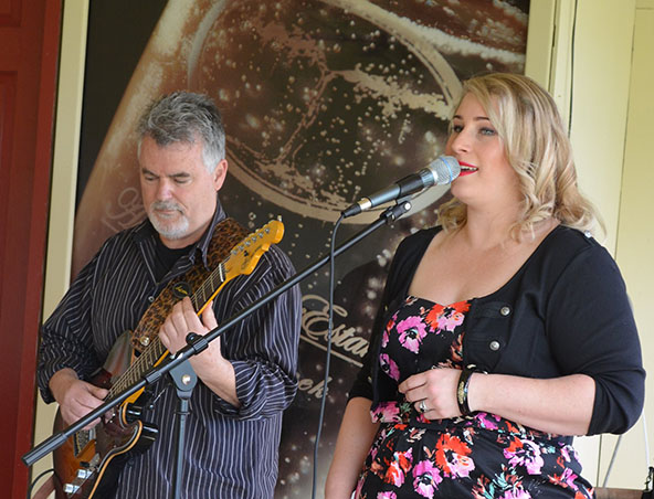 Innuendo Music Group - Jazz Bands Adelaide - Singers Weddings